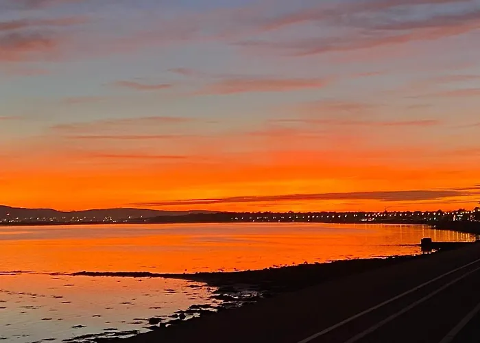 The Artist Dublin Boutique ベッド・アンド・ブレックファスト サットン